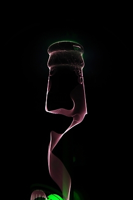 포토 JPG 백그라운드 술병 사람없음 컴퓨터그래픽 그래픽 인테리어 병 신비 맥주병 야광 국내포토 식기 디자인 컨셉 병_용기 맥주 주류 빛 파일형식