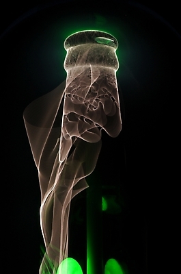 포토 JPG 백그라운드 술병 사람없음 컴퓨터그래픽 그래픽 인테리어 병 신비 맥주병 야광 국내포토 식기 디자인 컨셉 병_용기 맥주 주류 빛 파일형식