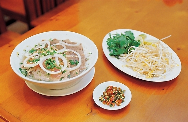 포토 JPG 그릇 식기 접시 아시아 음식 외국문화 채소 요리 사람없음 식사 양념 국수 베트남 콩나물 베트남문화 동남아음식 숙주 숙주나물 쌀국수 국내포토 동양문화 나라 문화 동남아시아 면류 나물 베트남음식 파일형식