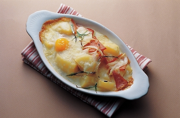 포토 JPG 그릇 접시 음식 외국문화 파스타 서양음식 요리 사람없음 식당 식사 도자기 이탈리아음식 이탈리아문화 그라탱 국내포토 식기 문화 상점 유럽문화 파일형식