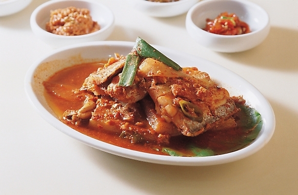 포토 JPG 그릇 접시 채소 반찬 요리 사람없음 식당 식사 갈치조림 생선조림 국내포토 식기 음식 상점 조림 파일형식