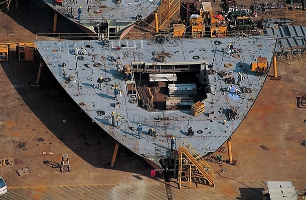 포토 JPG 주간 남자 건축 공사 사람 여러명 야외 건설현장 조선소 철근 남자만 국내포토 자연요소 산업 다수 건설업 파일형식