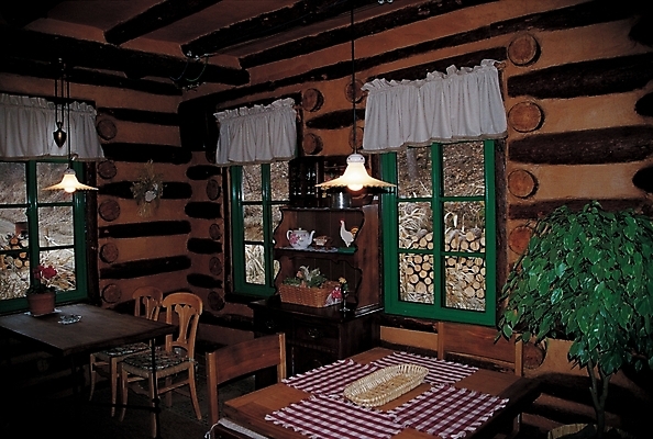 포토 JPG 시설물 현대건축 건축 산업 의자 창문 식탁 탁자 전등 조명 실내 사람없음 장식 인테리어 상점 식당 카페 건축부분 커튼 통나무집 조명기구 국내포토 건축물 디자인 가구 주택 내부 파일형식