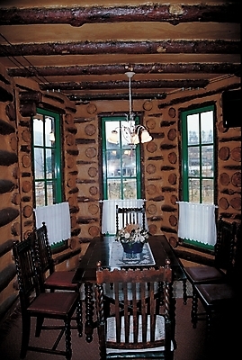 포토 JPG 주간 시설물 현대건축 건축 산업 의자 창문 식탁 전등 조명 실내 사람없음 장식 인테리어 식당 건축부분 통나무집 국내포토 자연요소 건축물 디자인 가구 탁자 주택 내부 상점 파일형식