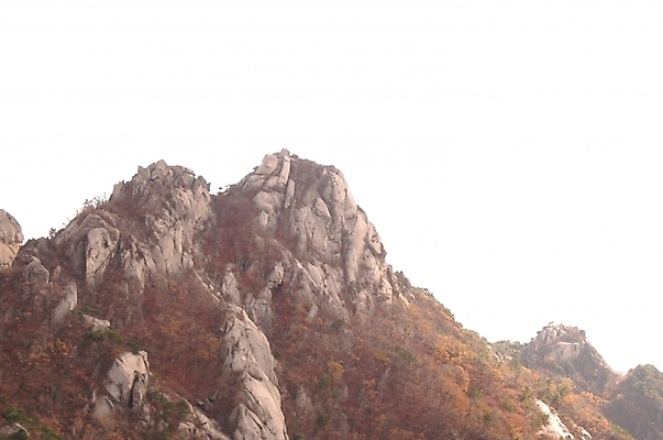 포토 JPG 주간 백그라운드 하늘 바위산 산 풍경 사람없음 야외 북한산 국내포토 자연요소 돌산 파일형식 고양