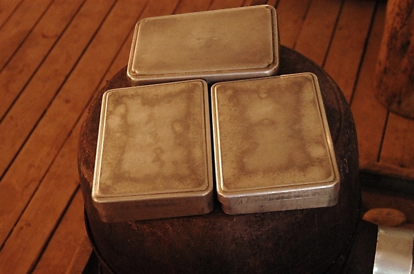 포토 JPG 생활용품 겨울 사람없음 난방기 난로 도시락 난방 연탄 양은도시락 연탄난로 국내포토 계절 음식 오브젝트 난방용품 파일형식