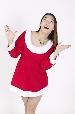 포토 JPG 스튜디오촬영 전신 모델 긴머리 여자 기념일 포즈 크리스마스 목걸이 모션 산타옷 생머리 입모양 실내 표정 한명 서기 미소 웃음 사람 손짓 이벤트 20대 성인 산타클로스 귀여움 한국인 올려보기 고개들기 여자만 여자한명만 성인여자만 청년만 청년여자만 성인한명만 청년여자한명만 성인여자한명만 성인만 국내포토 모양 1 헤어스타일 옷 컨셉 장신구 동양인 청년 내부 입 파일형식