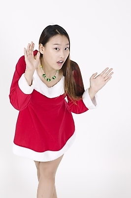 포토 JPG 스튜디오촬영 전신 모델 긴머리 여자 기념일 포즈 크리스마스 목걸이 모션 산타옷 생머리 입모양 실내 표정 허리숙이기 한명 서기 사람 손짓 이벤트 20대 성인 옆모습 산타클로스 귀여움 듣기 한국인 여자만 여자한명만 성인여자만 청년만 청년여자만 성인한명만 청년여자한명만 성인여자한명만 성인만 국내포토 모양 1 헤어스타일 옷 뷰포인트 컨셉 장신구 숙이기 동양인 청년 내부 입 파일형식