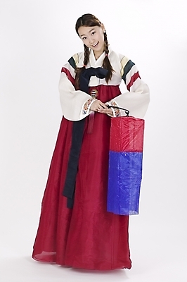 포토 JPG 스튜디오촬영 전신 모델 한국전통 여자 명절 포즈 모션 실내 표정 한명 서기 사람 20대 성인 한국인 전통의상 한복 청사초롱 여자만 여자한명만 성인여자만 청년만 청년여자만 성인한명만 청년여자한명만 성인여자한명만 성인만 국내포토 1 전통 기념일 한국 동양인 청년 내부 초롱 파일형식