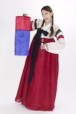 포토 JPG 스튜디오촬영 전신 모델 한국전통 여자 명절 포즈 모션 실내 표정 한명 서기 사람 20대 성인 한국인 전통의상 한복 청사초롱 여자만 여자한명만 성인여자만 청년만 청년여자만 성인한명만 청년여자한명만 성인여자한명만 성인만 국내포토 1 전통 기념일 한국 동양인 청년 내부 초롱 파일형식