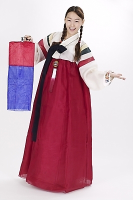 포토 JPG 스튜디오촬영 전신 모델 한국전통 여자 명절 포즈 모션 실내 표정 한명 서기 사람 20대 성인 한국인 전통의상 한복 청사초롱 여자만 여자한명만 성인여자만 청년만 청년여자만 성인한명만 청년여자한명만 성인여자한명만 성인만 국내포토 1 전통 기념일 한국 동양인 청년 내부 초롱 파일형식