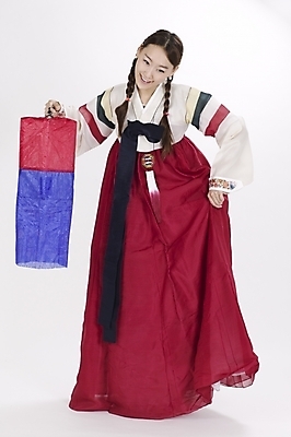 포토 JPG 스튜디오촬영 전신 모델 한국전통 여자 명절 포즈 모션 새해 실내 표정 한명 서기 사람 20대 성인 설날 한국인 전통의상 한복 청사초롱 여자만 여자한명만 성인여자만 청년만 청년여자만 성인한명만 청년여자한명만 성인여자한명만 성인만 국내포토 1 전통 기념일 한국 동양인 청년 내부 초롱 파일형식