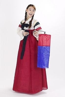 포토 JPG 스튜디오촬영 전신 모델 한국전통 여자 명절 포즈 모션 실내 표정 한명 서기 사람 20대 성인 한국인 전통의상 한복 청사초롱 여자만 여자한명만 성인여자만 청년만 청년여자만 성인한명만 청년여자한명만 성인여자한명만 성인만 국내포토 1 전통 기념일 한국 동양인 청년 내부 초롱 파일형식