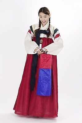 포토 JPG 스튜디오촬영 전신 모델 한국전통 여자 명절 포즈 모션 실내 표정 한명 서기 사람 20대 성인 한국인 전통의상 한복 청사초롱 여자만 여자한명만 성인여자만 청년만 청년여자만 성인한명만 청년여자한명만 성인여자한명만 성인만 국내포토 1 전통 기념일 한국 동양인 청년 내부 초롱 파일형식