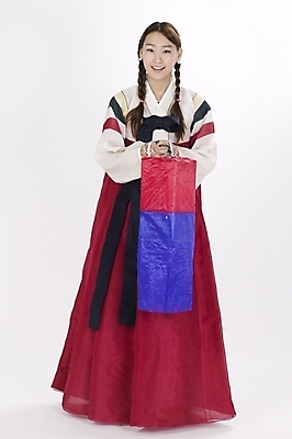 포토 JPG 스튜디오촬영 전신 모델 한국전통 여자 명절 포즈 모션 새해 실내 표정 한명 서기 사람 20대 성인 설날 한국인 전통의상 한복 청사초롱 여자만 여자한명만 성인여자만 청년만 청년여자만 성인한명만 청년여자한명만 성인여자한명만 성인만 국내포토 1 전통 기념일 한국 동양인 청년 내부 초롱 파일형식