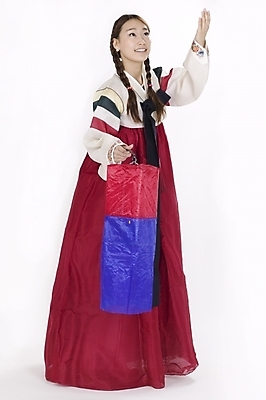 포토 JPG 스튜디오촬영 전신 모델 한국전통 여자 명절 포즈 모션 새해 실내 표정 한명 서기 사람 20대 성인 설날 한국인 전통의상 한복 청사초롱 여자만 여자한명만 성인여자만 청년만 청년여자만 성인한명만 청년여자한명만 성인여자한명만 성인만 국내포토 1 전통 기념일 한국 동양인 청년 내부 초롱 파일형식