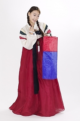 포토 JPG 스튜디오촬영 전신 모델 한국전통 여자 명절 포즈 모션 실내 표정 한명 서기 사람 20대 성인 한국인 전통의상 한복 청사초롱 여자만 여자한명만 성인여자만 청년만 청년여자만 성인한명만 청년여자한명만 성인여자한명만 성인만 국내포토 1 전통 기념일 한국 동양인 청년 내부 초롱 파일형식