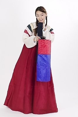 포토 JPG 스튜디오촬영 전신 모델 한국전통 여자 명절 포즈 모션 실내 표정 한명 서기 사람 20대 성인 한국인 전통의상 한복 청사초롱 여자만 여자한명만 성인여자만 청년만 청년여자만 성인한명만 청년여자한명만 성인여자한명만 성인만 국내포토 1 전통 기념일 한국 동양인 청년 내부 초롱 파일형식