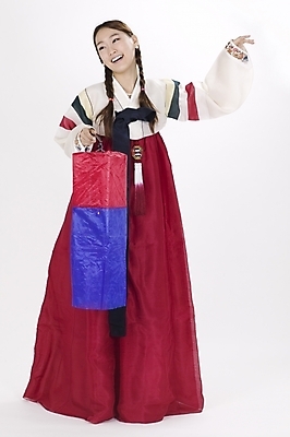 포토 JPG 스튜디오촬영 전신 모델 한국전통 여자 명절 포즈 모션 새해 실내 표정 한명 서기 사람 20대 성인 설날 한국인 전통의상 한복 청사초롱 여자만 여자한명만 성인여자만 청년만 청년여자만 성인한명만 청년여자한명만 성인여자한명만 성인만 국내포토 1 전통 기념일 한국 동양인 청년 내부 초롱 파일형식