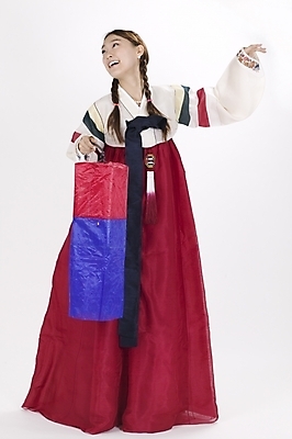 포토 JPG 스튜디오촬영 전신 모델 한국전통 여자 명절 포즈 모션 새해 실내 표정 한명 서기 사람 20대 성인 설날 한국인 전통의상 한복 청사초롱 여자만 여자한명만 성인여자만 청년만 청년여자만 성인한명만 청년여자한명만 성인여자한명만 성인만 국내포토 1 전통 기념일 한국 동양인 청년 내부 초롱 파일형식