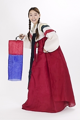 포토 JPG 스튜디오촬영 전신 모델 한국전통 여자 명절 포즈 모션 새해 실내 표정 한명 서기 사람 20대 성인 설날 한국인 전통의상 한복 청사초롱 여자만 여자한명만 성인여자만 청년만 청년여자만 성인한명만 청년여자한명만 성인여자한명만 성인만 국내포토 1 전통 기념일 한국 동양인 청년 내부 초롱 파일형식