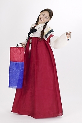 포토 JPG 스튜디오촬영 전신 모델 한국전통 여자 명절 포즈 모션 새해 실내 표정 한명 서기 사람 20대 성인 설날 한국인 전통의상 한복 청사초롱 여자만 여자한명만 성인여자만 청년만 청년여자만 성인한명만 청년여자한명만 성인여자한명만 성인만 국내포토 1 전통 기념일 한국 동양인 청년 내부 초롱 파일형식