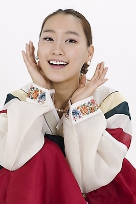 포토 JPG 스튜디오촬영 모델 한국전통 여자 명절 포즈 모션 실내 표정 한명 사람 앉기 상반신 20대 성인 한국인 전통의상 한복 여자만 여자한명만 성인여자만 청년만 청년여자만 성인한명만 청년여자한명만 성인여자한명만 성인만 국내포토 1 전통 기념일 한국 동양인 청년 내부 파일형식