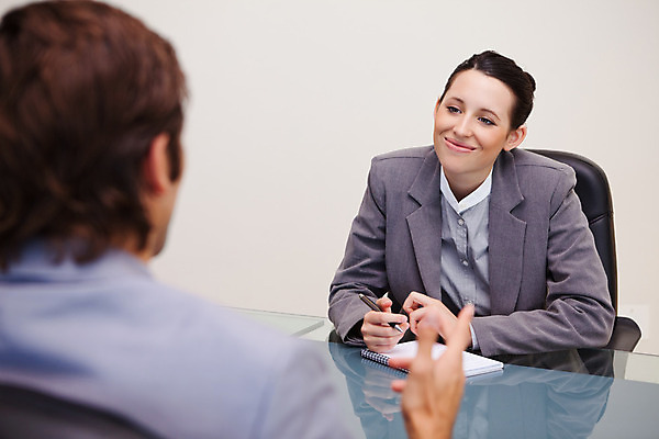 포토 JPG 해외이미지 여자 남자 실내 미소 앉기 상반신 20대 성인 두명 사무실 면접 지원 성인만 해외202004 해외포토 비즈니스 모션 표정 사람 청년 내부 파일형식