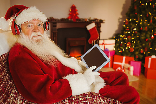 포토 JPG 해외이미지 백인 라이프스타일 노년 남자 음악 크리스마스장식 크리스마스 거실 가정 불 아파트 주택 따뜻함 한명 장식 태블릿 크리스마스트리 산타클로스 평화 축제 헤드폰 듣기 터치 장식볼 축하 벽난로 안락의자 전나무 터치스크린 노인남자한명만 해외202004 해외포토 자연요소 서양인 나무 1 기념일 음향기기 컨셉 의자 모션 문화예술 사람 성인 건물 생활 전자제품 스마트기기 남자한명만 노인남자만 파일형식