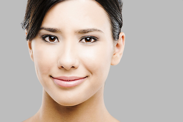 포토 JPG 해외이미지 모델 1 응시 여자 행복 얼굴 백그라운드 갈색머리 건강 한명 사람 동양인 성인 빛 섹시 유행 중국 화장품 회색 신선 자신감 화려 우아함 피부 순수 피부관리 내추럴 돌봄 섞기 의료성형뷰티 해외202004 관능적 해외포토 헤어스타일 시선 감정 아시아 컬러 컨셉 모션 인종 신체부위 뷰티 파일형식