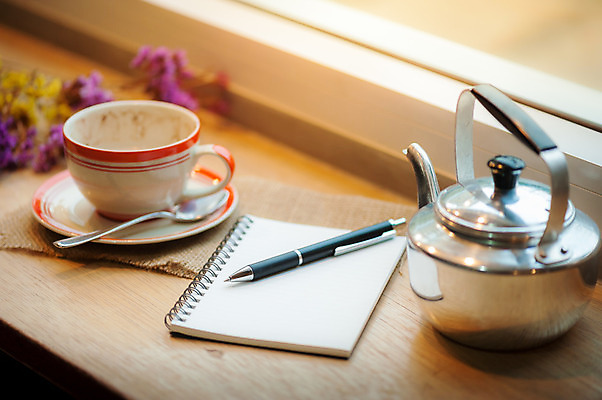 포토 JPG 해외이미지 라이프스타일 종이 커피 음료 백그라운드 휴식 아이디어 사람없음 컵 펜 다이어리 공책 카페 복고 에스프레소 해외202004 해외포토 식기 컨셉 문구용품 생활 필기구 상점 사무용품 파일형식