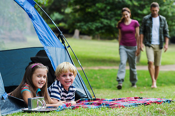 포토 JPG 해외이미지 나무 백인 라이프스타일 여자 남자 딸 행복 아들 어린이 가족 자연 엄마 휴가 함께함 텐트 사랑 앉기 소년 잔디 여러명 성인 야외 초록색 30대 부모 봄 캠핑 시골 아빠 캠핑장 해외202004 해외포토 서양인 식물 계절 감정 컬러 다수 컨셉 관계 모션 레저 캠핑도구 사람 생활 장년 생태계 파일형식