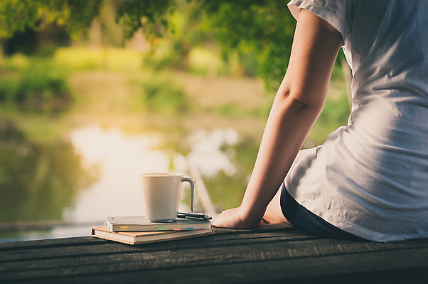포토 JPG 해외이미지 라이프스타일 손 여자 행복 커피 음료 백그라운드 벤치 비즈니스 아침 추상 휴가 휴식 직장 사람없음 야외 책 사무실 평화 다이어리 공책 카페 수확 잡지 저녁 주말 단절 소셜네트워크 필터 힙스터 효과 해외202004 해외포토 주간 패션 감정 컨셉 무늬 농업 의자 회사 문구용품 사람 생활 신체부위 간행물 상점 사무용품 야간 파일형식