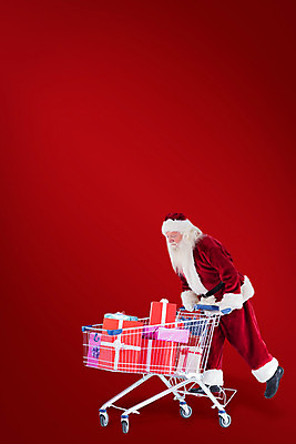 포토 JPG 해외이미지 전신 노년 남자 크리스마스 한명 옆모습 빨간색 선물상자 쇼핑 산타클로스 쇼핑카 밀기 노인남자한명만 해외202004 해외포토 1 기념일 뷰포인트 컬러 모션 선물 사람 성인 상자 카트 남자한명만 노인남자만 파일형식