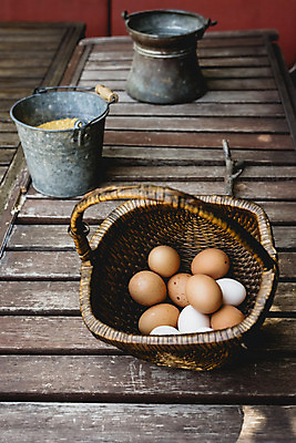 포토 JPG 해외이미지 음식 건강 사람없음 갈색 계란 신선 상품 양동이 유기농 날것 내추럴 해외202004 해외포토 웰빙 컬러 알 파일형식