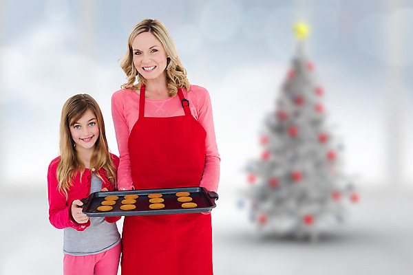 포토 JPG 해외이미지 백인 여자 딸 행복 어린이 40대 중년 크리스마스 가족 엄마 함께함 사랑 두명 크리스마스트리 쿠키 축제 앞치마 방 축하 소프트포커스 굽기 반죽 만들기 밀가루 보여주기 블러 카피스페이스 해외202004 해외포토 서양인 기념일 감정 컨셉 관계 모션 디저트 촬영기법 사람 성인 공백 가루 구이 파일형식