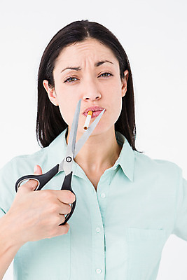 포토 JPG 해외이미지 여자 담배 한명 들기 상반신 성인 앞모습 30대 찡그림 자르기 흰배경 금연 담배꽁초 성인여자한명만 해외202004 해외포토 1 캠페인 뷰포인트 백그라운드 모션 표정 사람 장년 흰색 사회이슈 여자한명만 성인여자만 파일형식