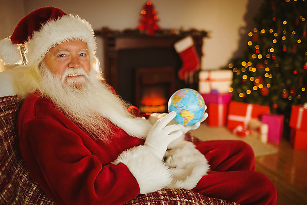 포토 JPG 해외이미지 백인 라이프스타일 노년 남자 지구 크리스마스장식 크리스마스 거실 가정 불 아파트 주택 따뜻함 한명 장식 크리스마스트리 산타클로스 지구본 평화 축제 장식볼 축하 잡기 벽난로 안락의자 전나무 노인남자한명만 해외202004 해외포토 자연요소 서양인 나무 1 기념일 컨셉 의자 모션 사람 성인 건물 생활 남자한명만 노인남자만 파일형식