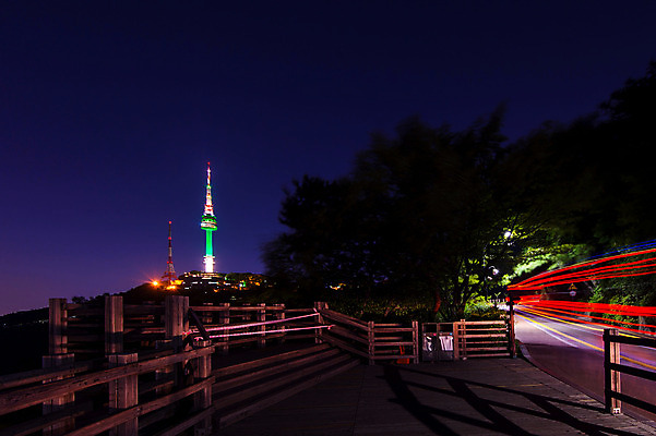 포토 JPG 해외이미지 아시아 건축양식 산 서울 한국 동양인 풍경 사람없음 강 도시풍경 반사 탑 도시 N 장면 스카이라인 남쪽 랜드마크 해외202004 해외포토 건축물 알파벳 건축 나라 인종 방향 파일형식