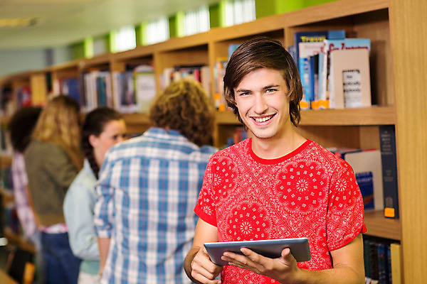 포토 JPG 해외이미지 백인 학생 응시 여자 교육 남자 학교 책장 실내 서기 여러명 20대 10대 책 학습 스터디 태블릿 독서 정보 잡기 도서관 교과서 대학교 터치스크린 고등교육 해외202004 해외포토 서양인 시선 가구 다수 모션 청소년 교재 사람 청년 내부 전자제품 스마트기기 파일형식