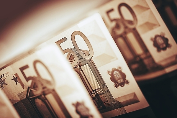 포토 JPG 해외이미지 유럽 종이 지폐 돈 비즈니스 사람없음 가로 금융 컬러풀 판매 세일 저축 유로 10 시장 속도 무역 외화 투자 결제 가치 계산서 대출 투자자 해외202004 해외포토 나라 산업 컬러 경제 숫자 재산 파일형식