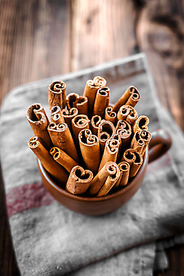 포토 JPG 해외이미지 음식 백그라운드 재료 탁자 요리 사람없음 컵 갈색 주방 나뭇가지 조미료 막대기 달콤 향신료 오브젝트 향료 향 시나몬 해외202004 해외포토 나무 식기 컬러 가구 맛 향기 냄새 향미료 파일형식