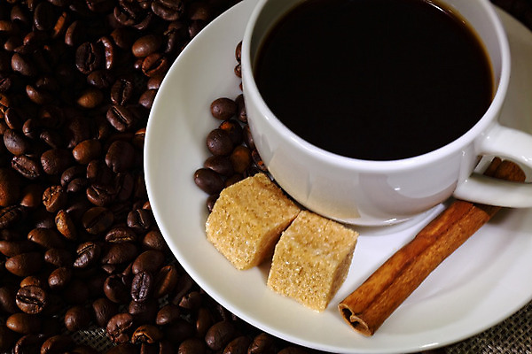 포토 JPG 해외이미지 접시 커피 음료 음식 탁자 따뜻함 사람없음 컵 갈색 검은색 거품 카페 머그컵 흰색 뜨거움 낟알 컵받침 카푸치노 에스프레소 모카 카페인 해외202004 해외포토 식기 컬러 가구 상점 받침대 파일형식