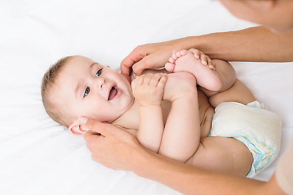 포토 JPG 해외이미지 백인 라이프스타일 응시 남자 아들 어린이 장난 엄마 주택 함께함 실내 사랑 한명 소년 인테리어 부모 아기 잡기 마사지 달콤 결합 걸음마 결백 돌봄 천진난만 해외202004 해외포토 서양인 1 디자인 시선 감정 컨셉 가족 모션 사람 내부 건물 생활 맛 파일형식