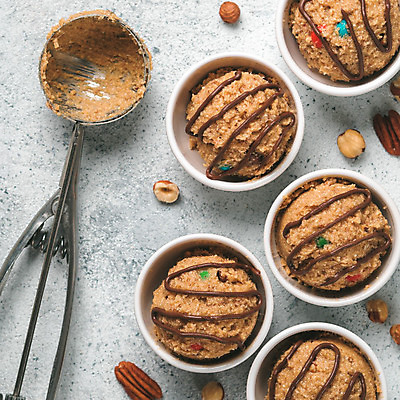 포토 JPG 해외이미지 어린이 음식 컨셉 부분 아이스크림 디저트 아이디어 요리 안전 사람없음 쿠키 초콜릿 숟가락 회색 견과류 플랫 달콤 정상 작음 설탕 먹기 위치 토핑 레시피 생식 식용 페스츄리 해외202004 해외포토 빵 컬러 모션 수저 사람 맛 크기 파일형식