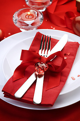 포토 JPG 해외이미지 식기 접시 음식 결혼 포크 컨셉 2 탁자 결혼식 휴가 주택 발렌타인데이 사랑 미술 사람없음 장식 빨간색 세로 세트 요식업 식당 보라색 저녁식사 우정 낭만 기구 하트 칼 먹기 심볼 활 초대 설정 해외202004 해외포토 모양 감정 산업 컬러 가구 모션 데이이벤트 문화예술 이벤트 건물 친구 상점 식사 파일형식
