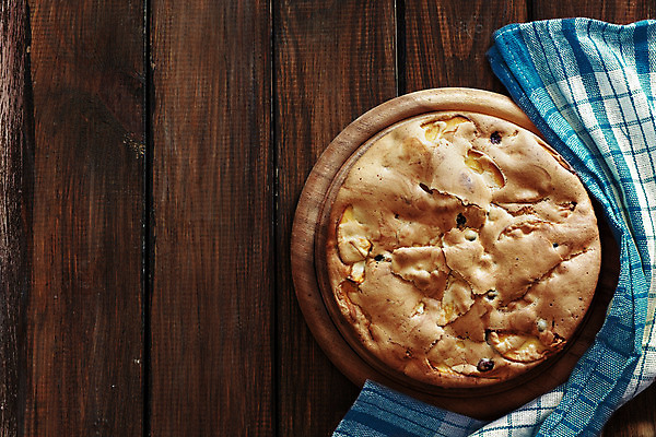 포토 JPG 해외이미지 전통 음식 백그라운드 과일 탁자 휴가 디저트 주택 따뜻함 요리 사람없음 목재 옆모습 파란색 농가 갈색 케이크 주방 침묵 껍질 가을 시골 달콤 맛 사과 정상 굽기 냅킨 추수감사절 핸드메이드 카피스페이스 해외202004 해외포토 나무 계절 기독교 뷰포인트 컬러 가구 컨셉 재료 건물 농장 소리 공백 구이 파일형식