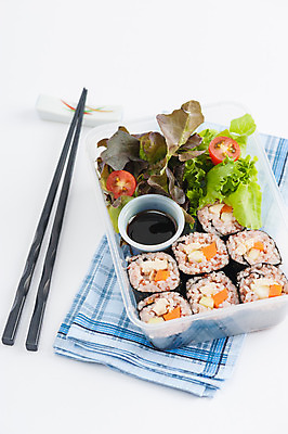 포토 JPG 해외이미지 전통 음식 백그라운드 컨셉 재료 밥 건강 돼지고기 요리 동양인 사람없음 상자 갈색 주방 식당 일본 요리사 식사 저녁식사 치킨 초밥 신선 해조류 클래식 고급 맛 그릴 준비 롤 두부 내추럴 점심식사 스타일 맛있는 해외202004 해외포토 직업 아시아 컬러 주방용품 육류 인종 상점 해양식물 닭고기요리 일본음식 파일형식