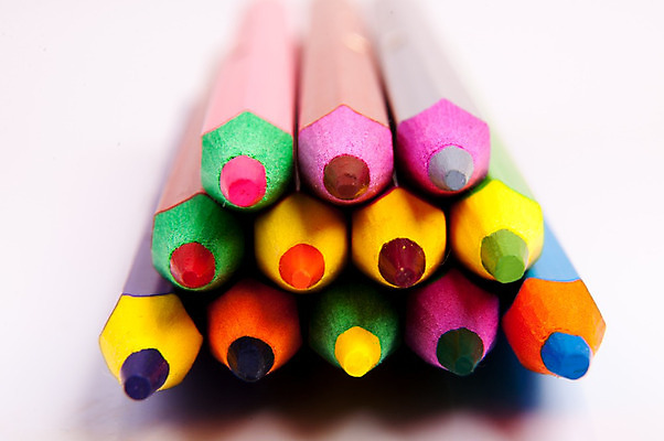 포토 JPG 해외이미지 분홍색 백그라운드 색연필 미술 사람없음 목재 빨간색 초록색 파란색 컬러풀 갈색 노란색 보라색 오브젝트 날카로움 스펙트럼 해외202004 해외포토 나무 컬러 재료 문화예술 학용품 파일형식