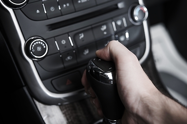 포토 JPG 해외이미지 손 교통시설 자동차 모바일 사람없음 내부 가로 전자제품 힘 장비 운전 막대기 운전사 변화 하락 속도 전자 전염 기어 편리함 자동 해외202004 해외포토 직업 육상교통 교통 컨셉 모션 신체부위 질병 시설 감염 파일형식